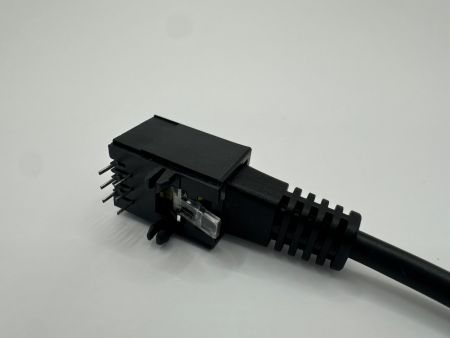 Prise RJ11 à profil bas à entrée latérale (vue avec câble)