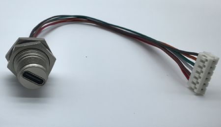 M12 USB Type-Cメスコネクタ（ワイヤーハーネス付き）（側面ビュー）