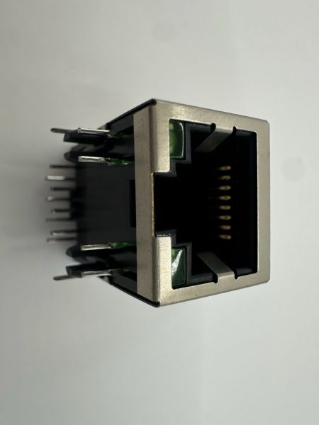 スイッチ接続用モジュラー8P8Cジャック(前面ビュー)