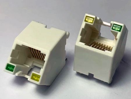 Conector RJ45 de 45 grados sin blindaje con LED - Conector RJ45 de 45 grados J045U con LED