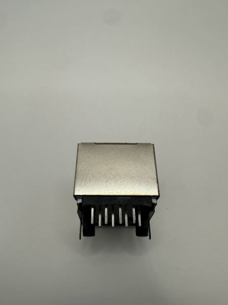 Высокоэффективный соединитель RJ45 с боковым входом для печатной платы (вид сзади)