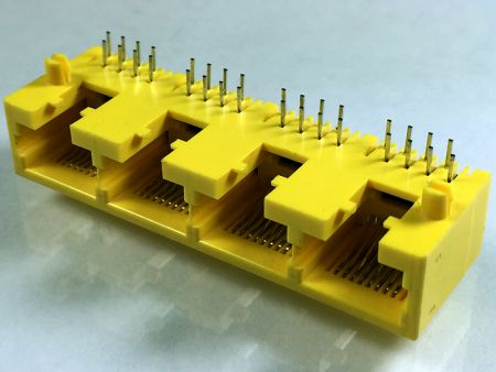 Prise RJ45 à profil plat à 4 ports pour les applications de centre de données - Prise RJ45 à profil plat à 4 ports pour les applications de centre de données