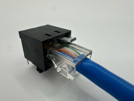 LED-fähiger kompakter RJ45-Anschluss für die Integration von Smart Metern (Mit Kabelansicht)