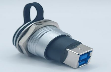 Connettore metallico USB 3.0 a tipo B con bloccaggio a vite posteriore (vista posteriore)
