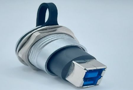 Connettore metallico USB 3.0 a tipo B con bloccaggio a vite posteriore (vista posteriore)