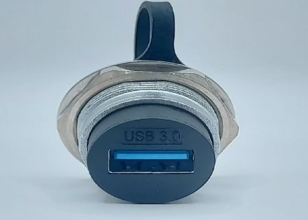 Connettore metallico USB 3.0 a Type C con bloccaggio a vite posteriore (vista laterale)