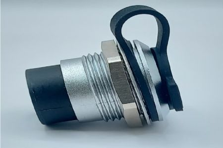 リアスクリューロックUSB 3.0からタイプCカプラー金属ソケット（背面ビュー）