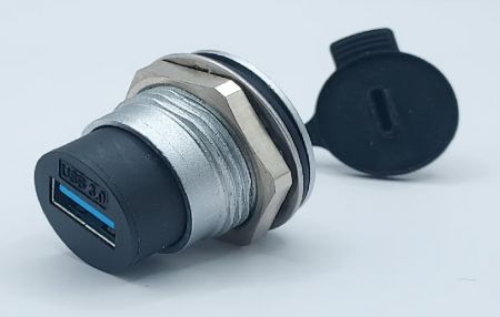 Connettore metallico USB 3.0 a Type C con bloccaggio a vite posteriore (vista posteriore)