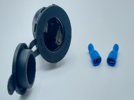 Pres socket per accendisigari auto impermeabile con copertura (vista frontale)