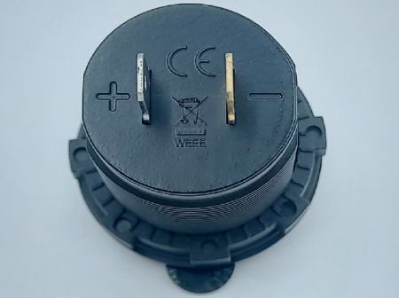 Caricabatterie USB 3.0A a doppia porta impermeabile con copertura (vista posteriore)