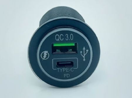 Wasserdichter Dual-USB-3.0A+Type-C-Ladegerät mit Abdeckung - Wasserdichter-Dual-USB-3.0A+Type-C-Ladegerät-mit-Abdeckung
