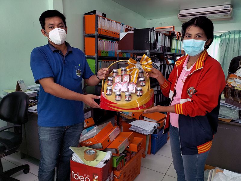 First Canned Food enviou presentes e suprimentos médicos para a agência local.