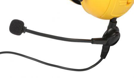 Ein abnehmbares Mikrofon bietet flexible Nutzungsoptionen und ermöglicht eine einfache Verbindung mit den Kopfhörern je nach individuellen Vorlieben.