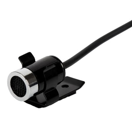 Un micrófono de solapa apto para automóviles y camiones con anti-interferencia de RF, clip de soporte y conector mono de 3.5 mm.