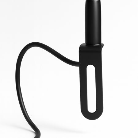 心型指向電容式鵝頸麥克風,搭配金屬L型夾具,適用於講台與會議場景