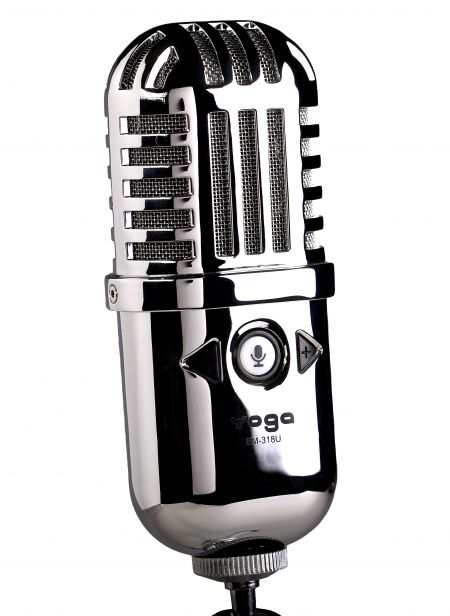 USB-Mikrofon mit Stummschaltungsfunktion und Lautstärkeregelung.