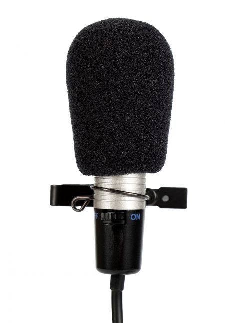 Vista frontal del micrófono con parabrisas.