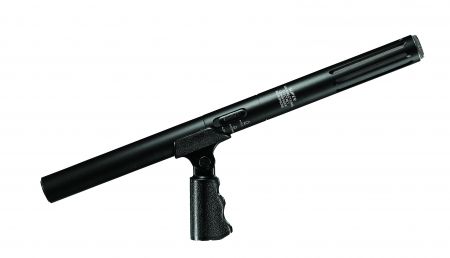 Shotgun microphone for interviews and video recording, featuring a supercardioid pattern and durable metal housing.