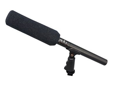 Micrófono de cañón para entrevistas con paravientos.