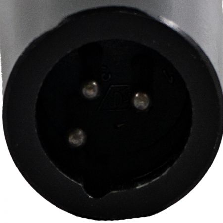 Microphone cầm tay với đầu nối XLR