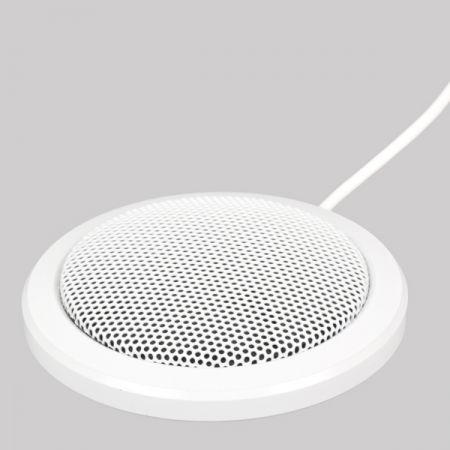 白色款平面式麥克風,內建連接線設計,使用上更簡單方便