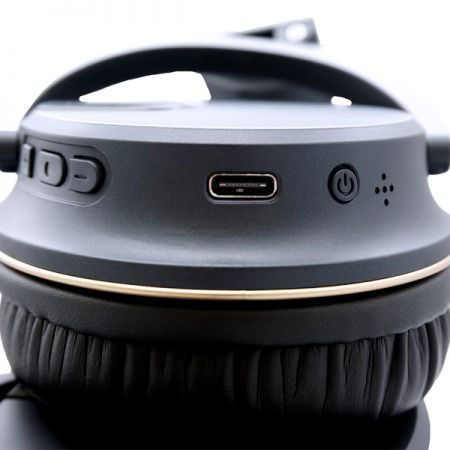 Cổng sạc USB Type C và các nút chức năng