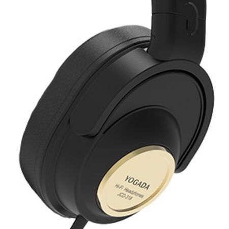 A 50mm driver over-ear headset equipped with memory foam provides a comfortable wearing experience.