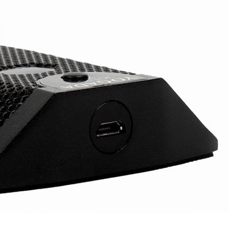 マイクの背面ビュー、内蔵USBジャックを含む