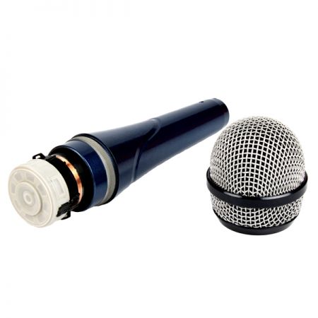 El micrófono dinámico hipercardioide tiene una cápsula interna y una forma de cuerpo diseñada para una captura de sonido óptima desde el frente, minimizando el ruido de los lados y la parte trasera, lo que lo hace adecuado para uso de mano o para acoplarlo a soportes de micrófono.