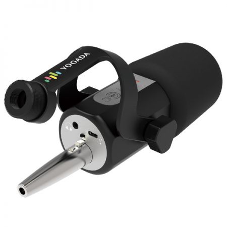 Die Rückansicht des dynamischen Mikrofons verfügt über sowohl XLR- als auch USB Typ C-Ausgänge zur Auswahl.