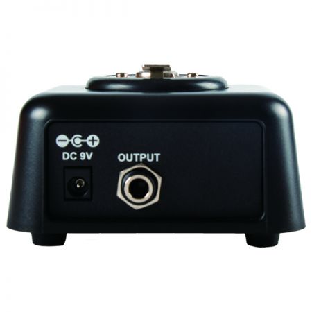 電容式麥克風底座背視圖,包含 1 個輸出與 1 個輸入端口