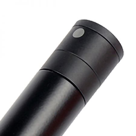 全方向性マイクロフォンは、すべての方向から均等に音をキャッチし、すべての角度からの徹底的な音声分析が精度に不可欠な幅広い測定アプリケーションに適しています。