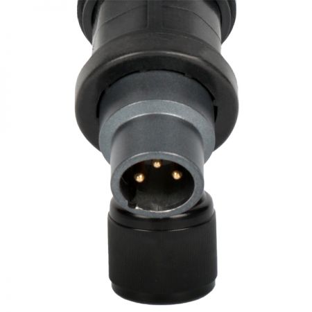 ميكروفون مع موصل XLR قياسي بـ 3 دبابيس لسهولة الاتصال.