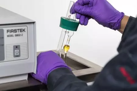 信頼できる研究所と精密測定機器