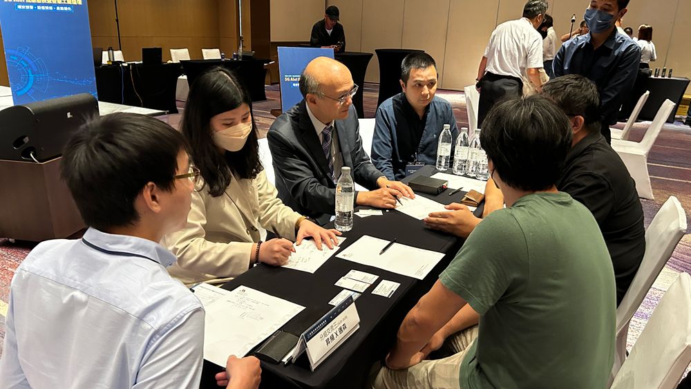 昇頻公司團隊與新創企業於商機媒合會中互動交流分享應用合作機會