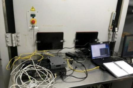 Phòng thí nghiệm giám sát trạng thái kiểm tra của bộ định tuyến di động công nghiệp.