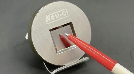 Super Shining mirror surface in Ra 0.06um - NEUAR specializes in mirror EDM technology, delivering industry-leading performance in both machining area and surface roughness quality.