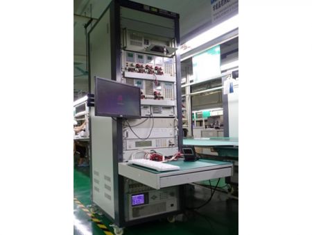 充電器使用ATE 自動測試系統進行功能測試。