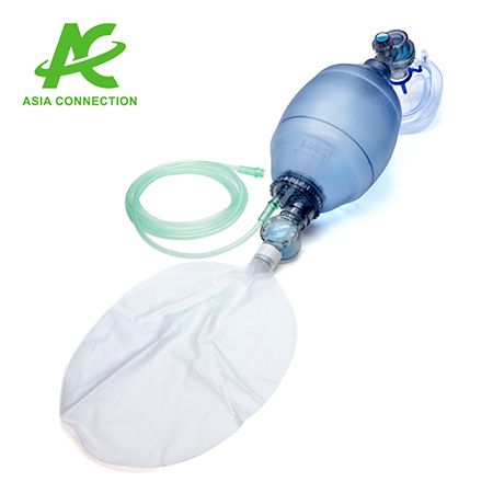 Un conjunto de un resucitador manual desechable para adultos BVM.