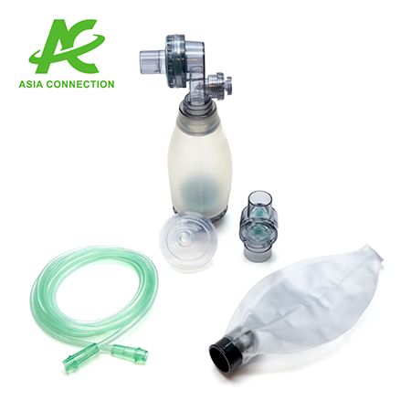 Un ensemble de masque à valve en sac manuel en silicone pour nourrissons.