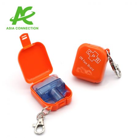 Pelindung Wajah CPR / Penghalang Mulut dapat dengan mudah dilipat dan dimasukkan ke dalam kotak gantungan kunci berbentuk persegi.