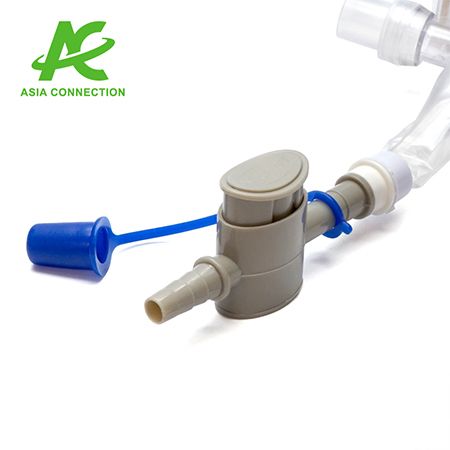 Der geschlossene Absaugkatheter verwendet ein vollständig geschlossenes Design, das gleichzeitig mit dem Beatmungsgerät verwendet werden kann.