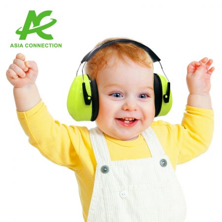 Faixa de Cabeça para Crianças com Protetor de Ouvido - Criança usando Faixa de Cabeça com Protetor de Ouvido