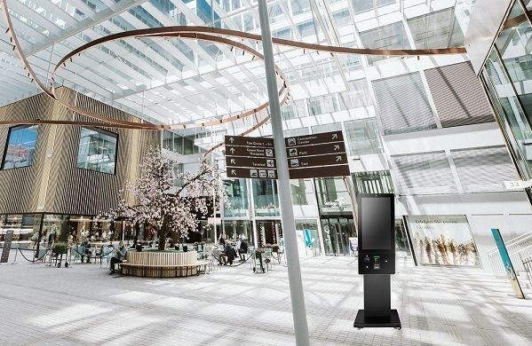 Un emplacement idéal avec une grande visibilité et accessibilité est un élément clé pour l'installation d'un kiosque en libre-service.