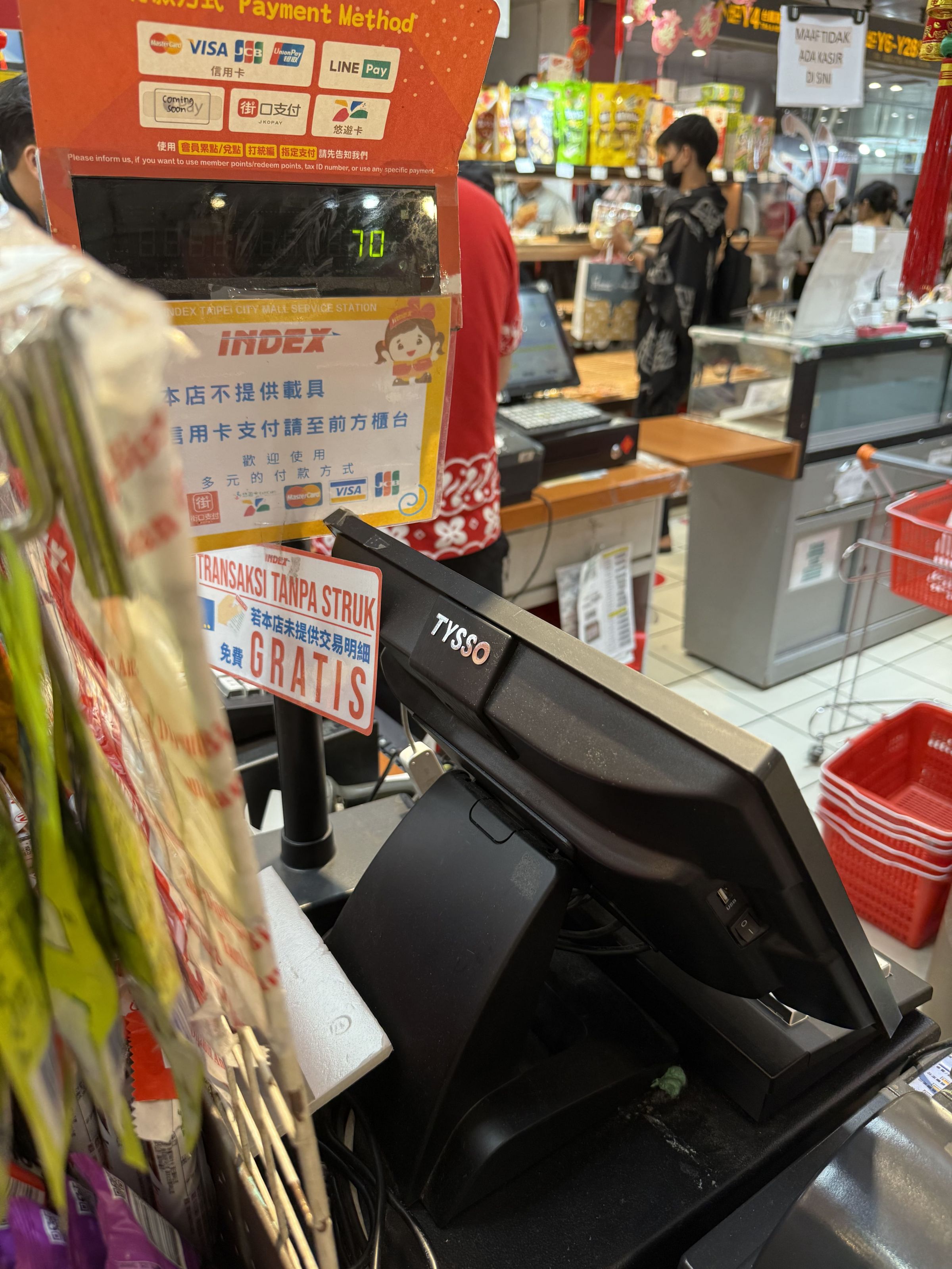 VFDディスプレイを備えた国際的な食料品店のPOSシステムがチェックアウトの明確さを向上させる