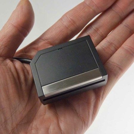 Verkliga proportioner för handen och streckkodsläsaren