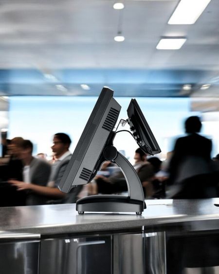 يستخدم POS-8X17 تقنية متطورة لإعادة تعريف عمليات التذاكر، مما يوفر تجربة مستخدم سلسة ويعمل على تحسين إدارة الطوابير.
