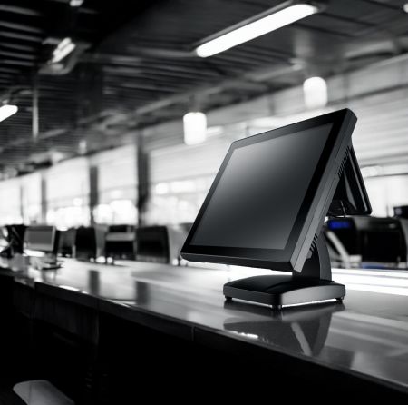 Forradalmasítsa a Jegykezelést a TYSSO POS-8X17 Sorozattal - A POS-8X17 felülete bemutatja a zökkenőmentes jegykezelési folyamatot az utazók számára.