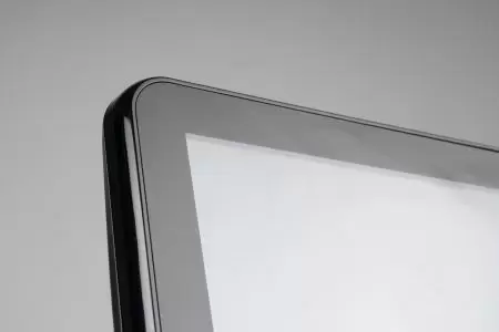 Dokonalý vzhled, poutavý přední displej