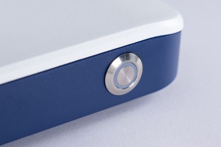 Metal power button with excellent tactile feedback.